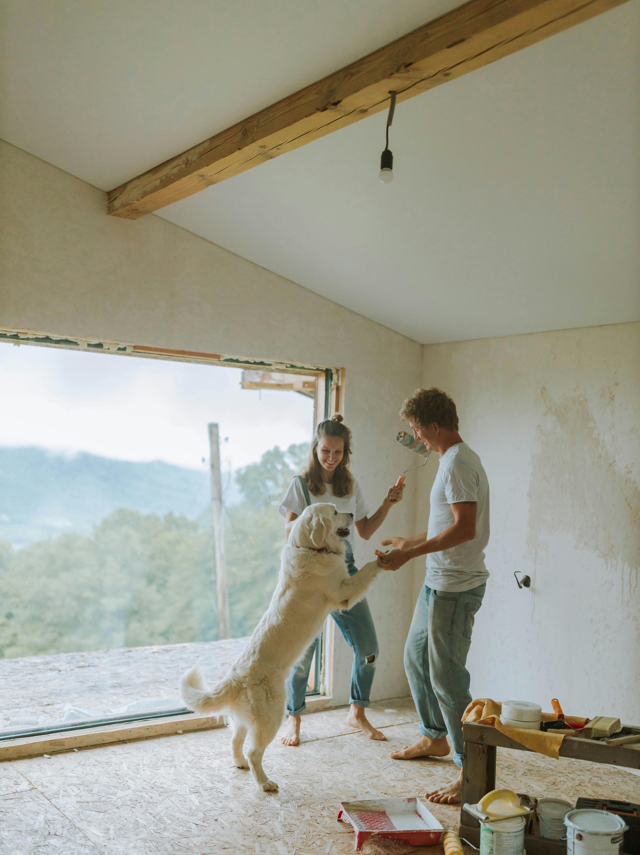 Szęśliwa rodzina w nowym domu